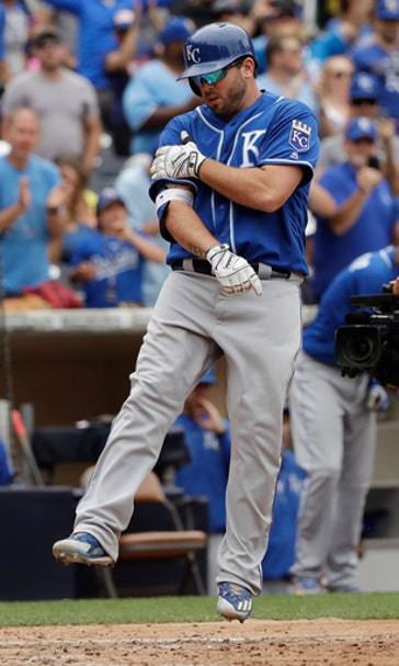 Moustakas' two homers lifts Royals to 8-3 win over Padres (Jun 11, 2017)